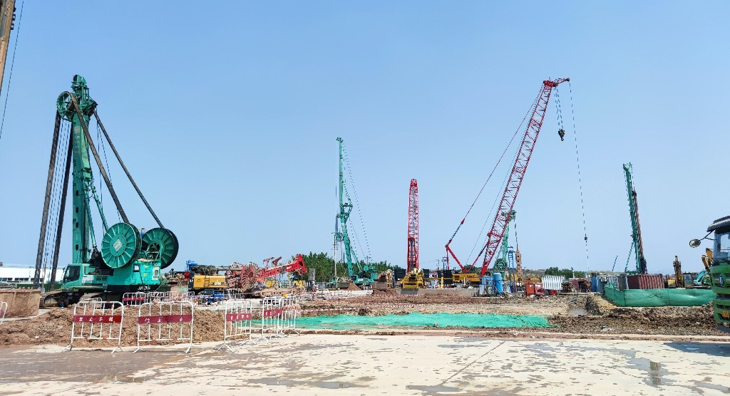 金泰抓钻铣设备马力全开，汇战“羊城花冠”白云机场T3航站楼